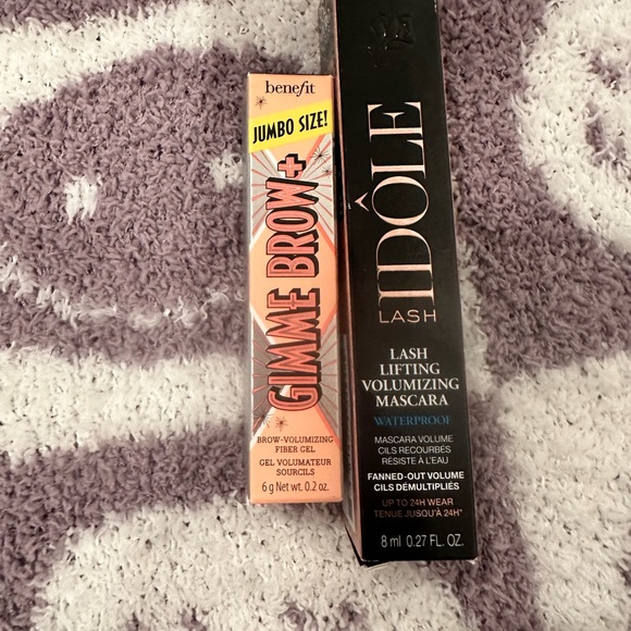 Makeup - Picture 1 of 1